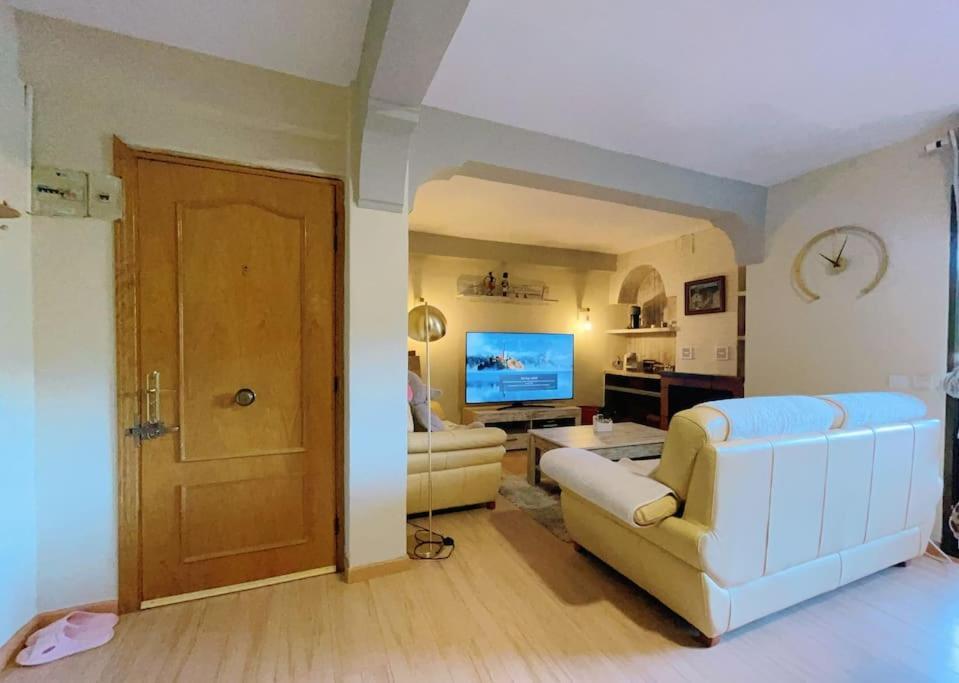 Apartamento De Lujo Vergel Suite Сан-Мартин-де-Вальдейглесьяс Экстерьер фото